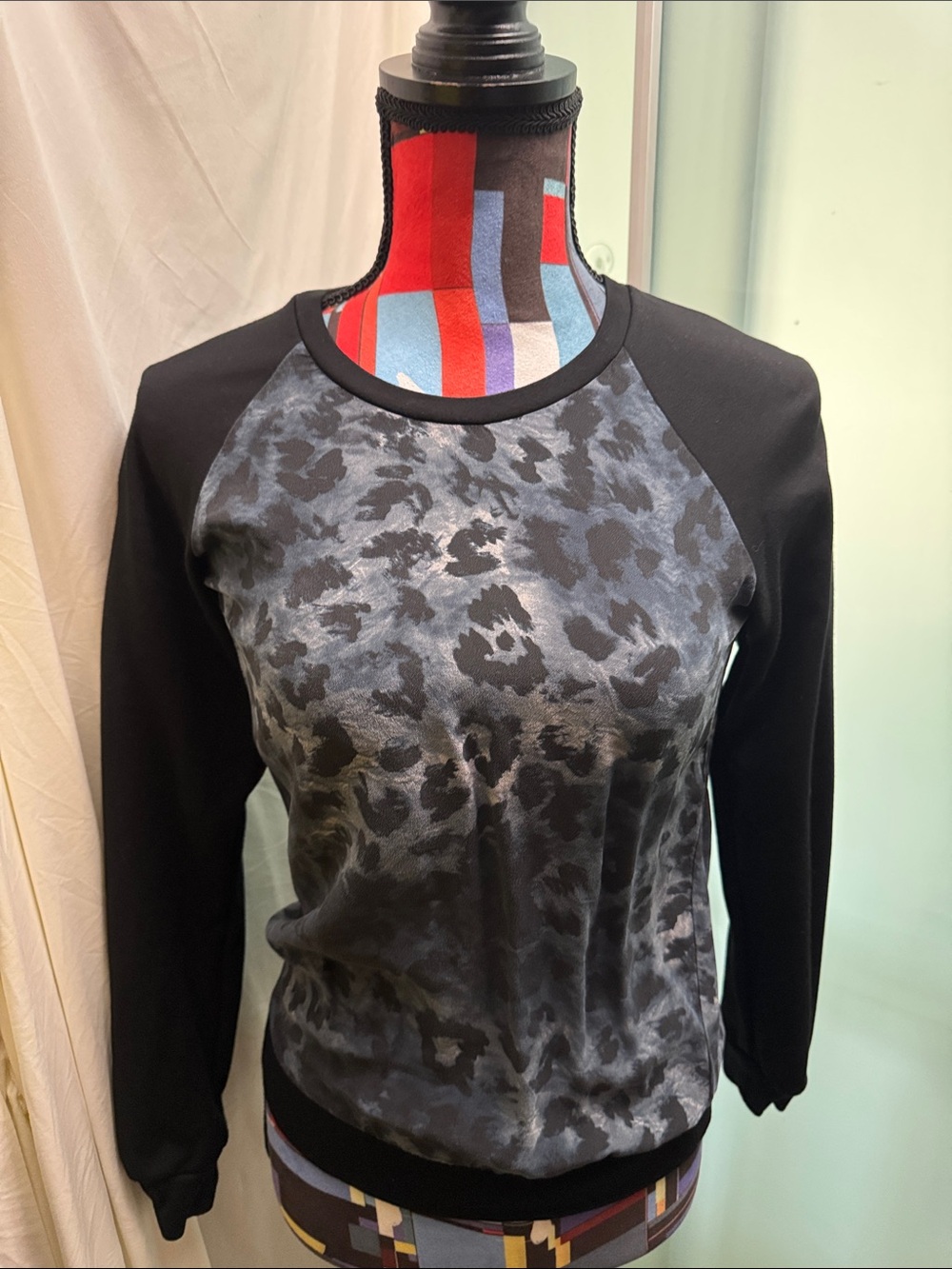 Babaton Black & Gray Leopard Raglan Pullover